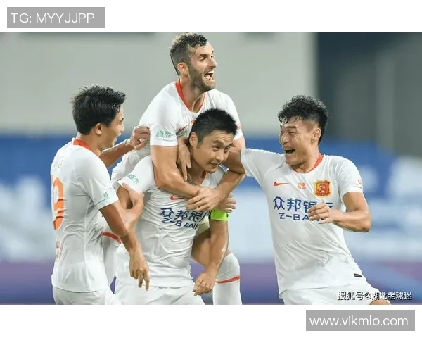 武汉篮球队配合问题引发热议球迷与专家各抒己见分析球队未来发展方向