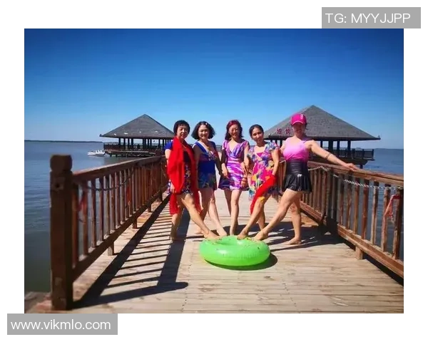 老哥踢足球的快乐时光与团队精神的完美结合 老哥踢足球的快乐时光与团队精神的完美结合